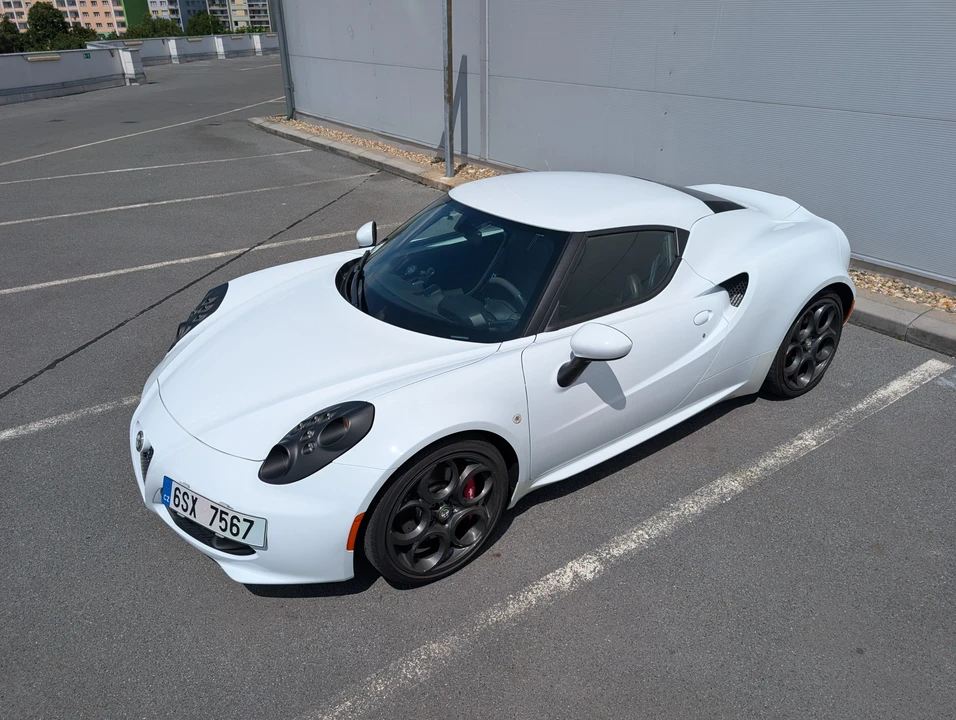 2016 Alfa Romeo 4C - Image 19 of 31