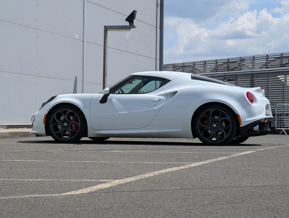 2016 Alfa Romeo 4C - Image 7 of 31