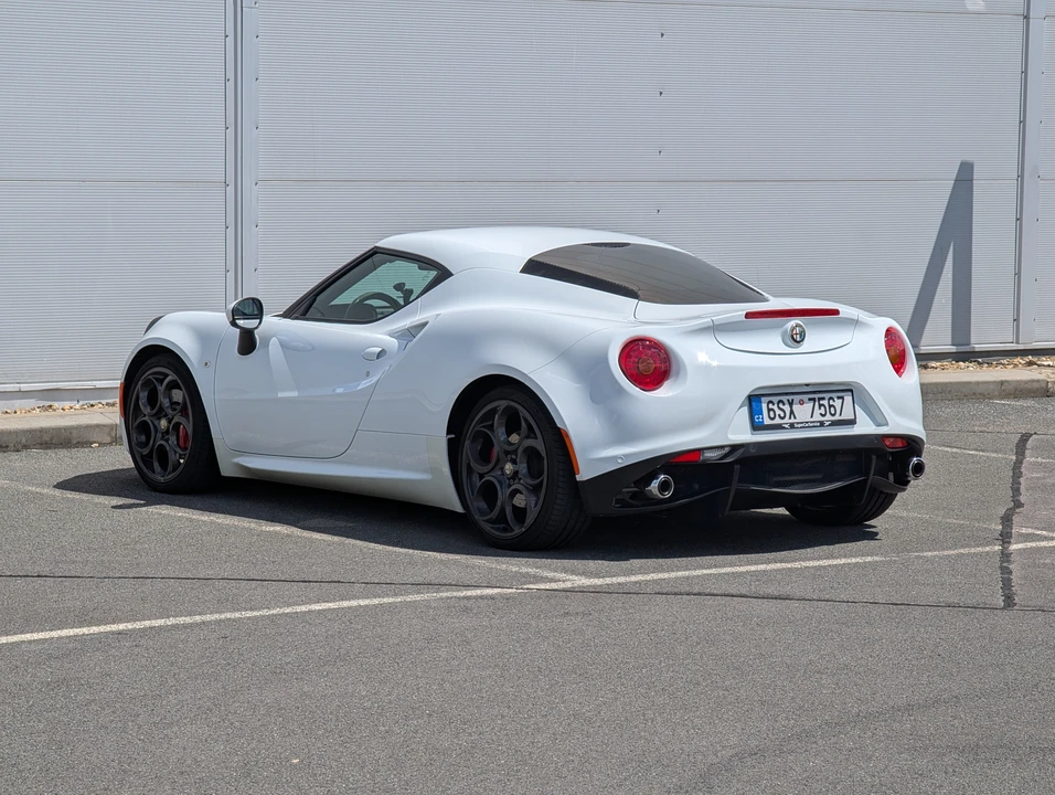 2016 Alfa Romeo 4C - Image 8 of 31