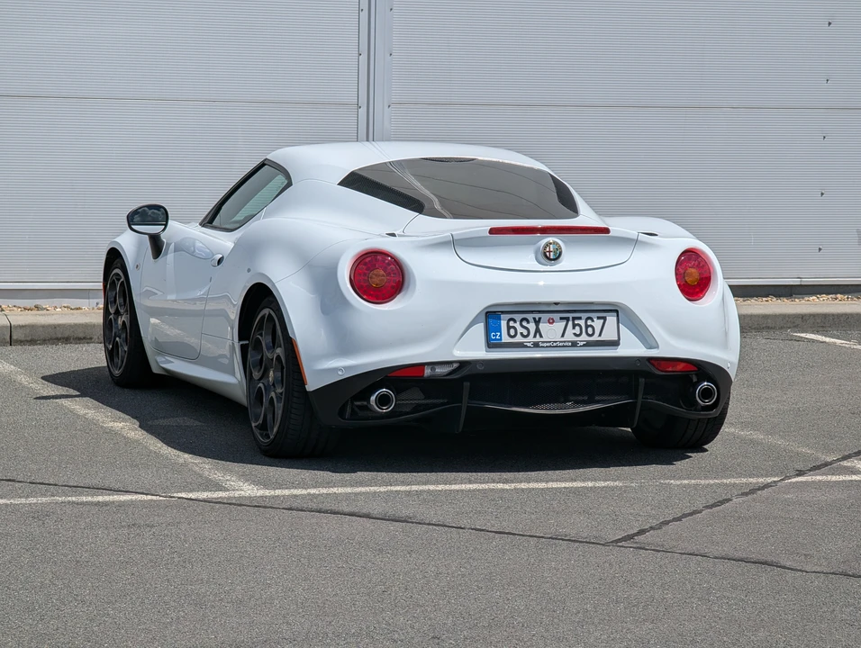 2016 Alfa Romeo 4C - Image 9 of 31