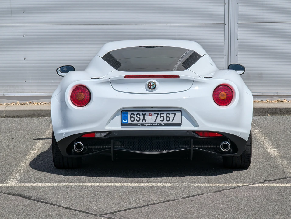 2016 Alfa Romeo 4C - Image 10 of 31