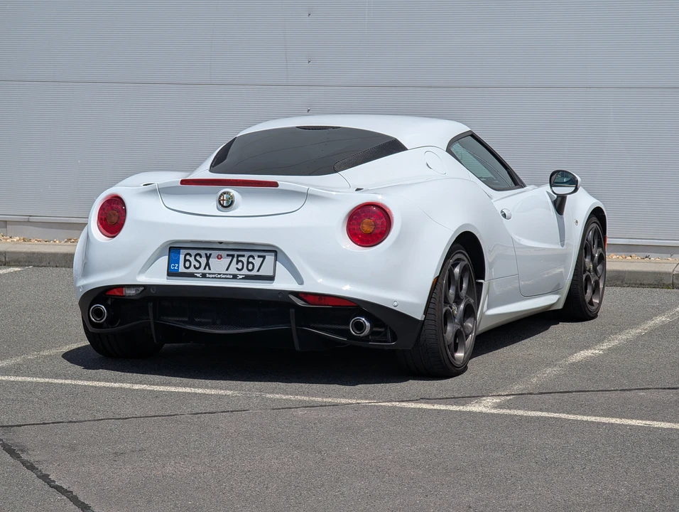 2016 Alfa Romeo 4C - Image 11 of 31