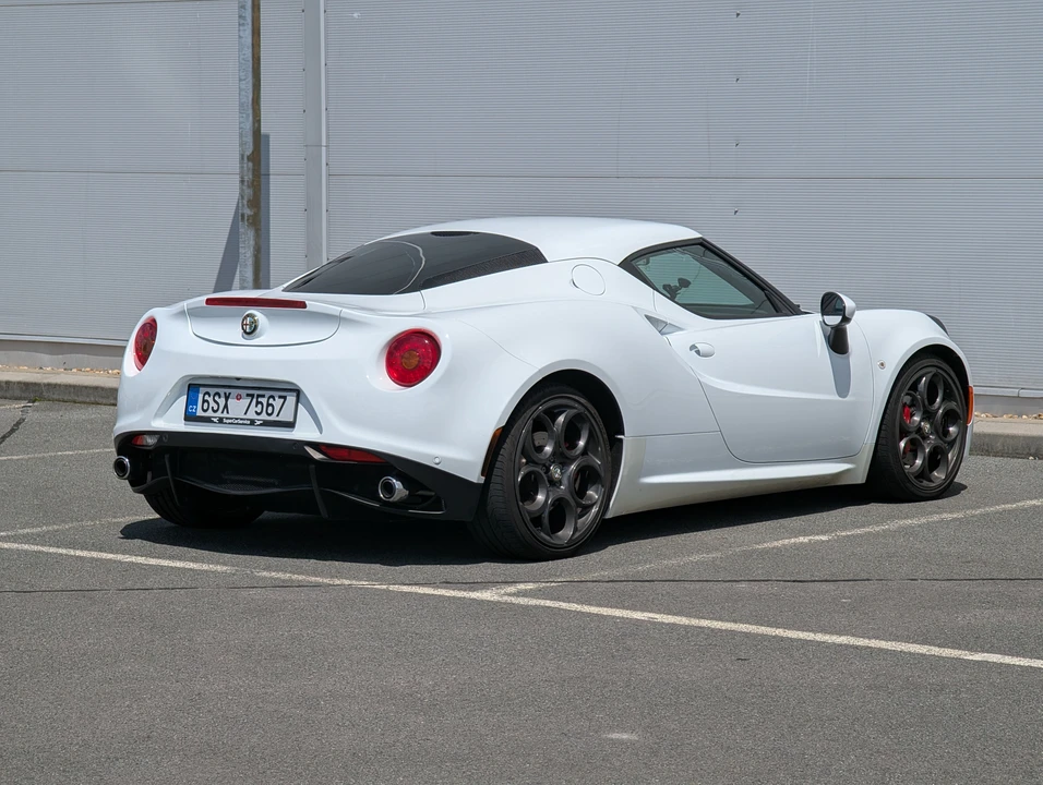 2016 Alfa Romeo 4C - Image 12 of 31