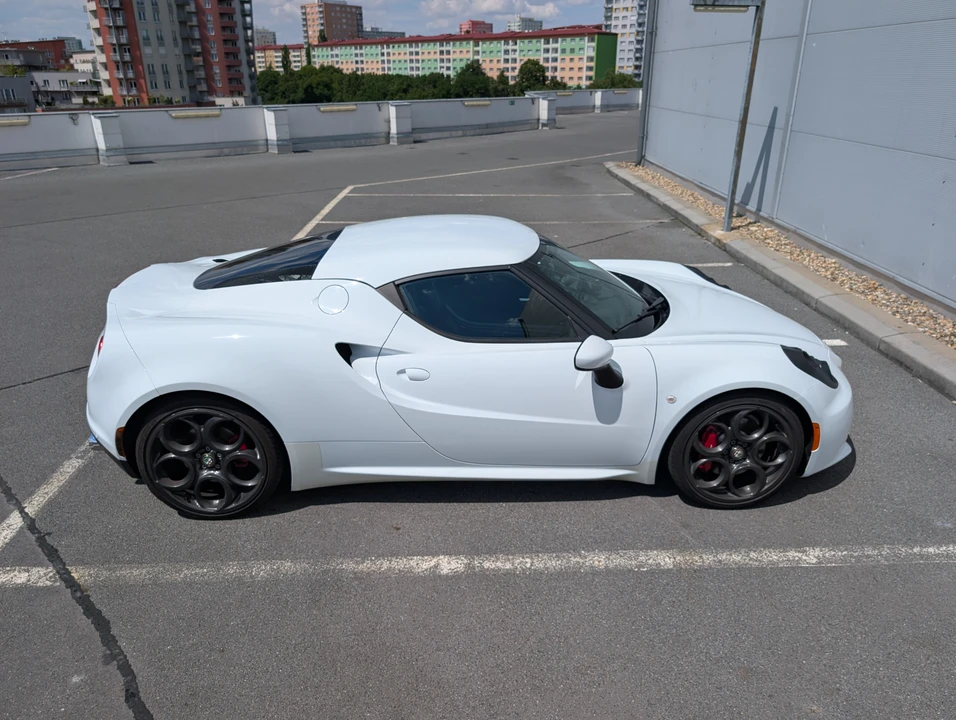 2016 Alfa Romeo 4C - Image 26 of 31