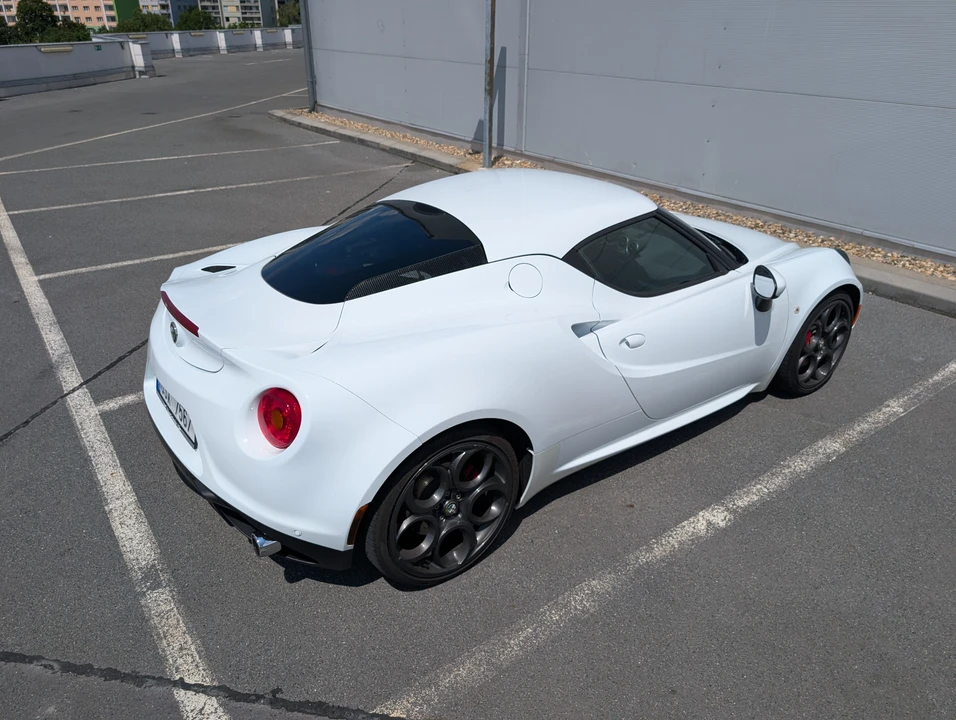 2016 Alfa Romeo 4C - Image 25 of 31