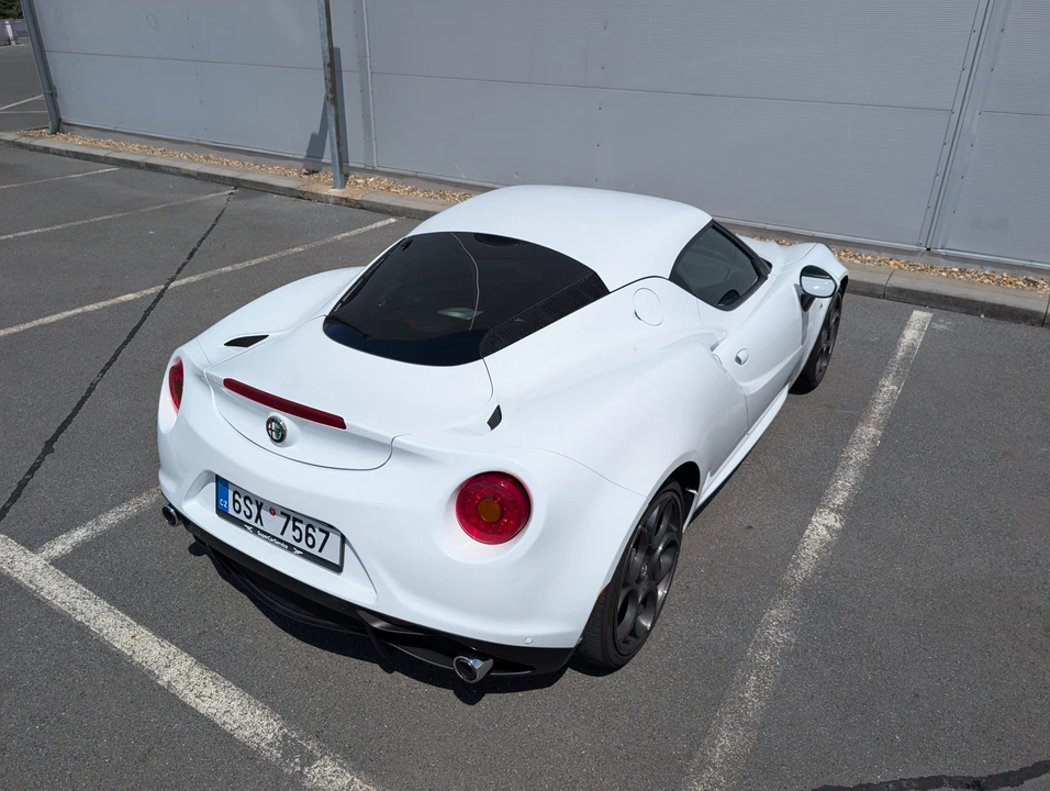 2016 Alfa Romeo 4C - Image 24 of 31