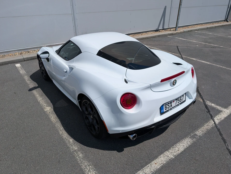 2016 Alfa Romeo 4C - Image 22 of 31