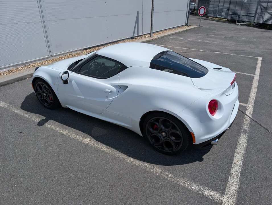 2016 Alfa Romeo 4C - Image 21 of 31