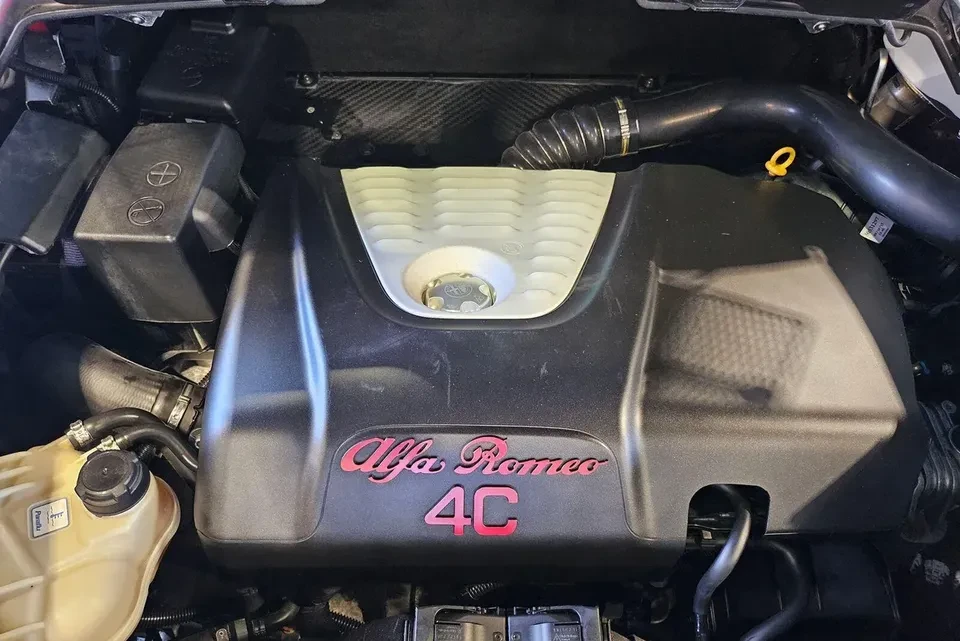 2016 Alfa Romeo 4C - Image 17 of 18