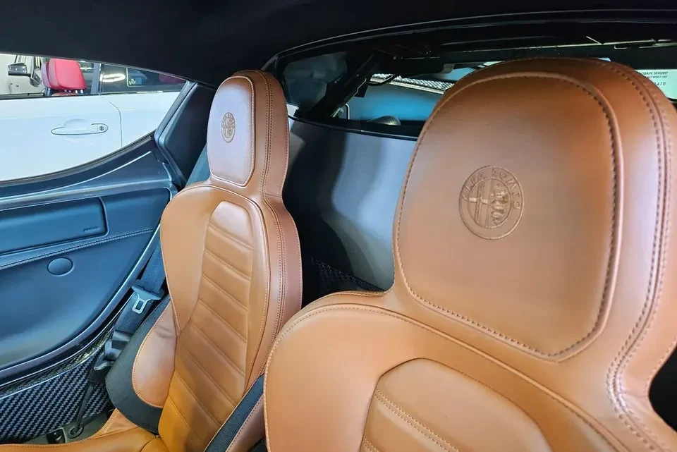 2016 Alfa Romeo 4C - Image 11 of 18