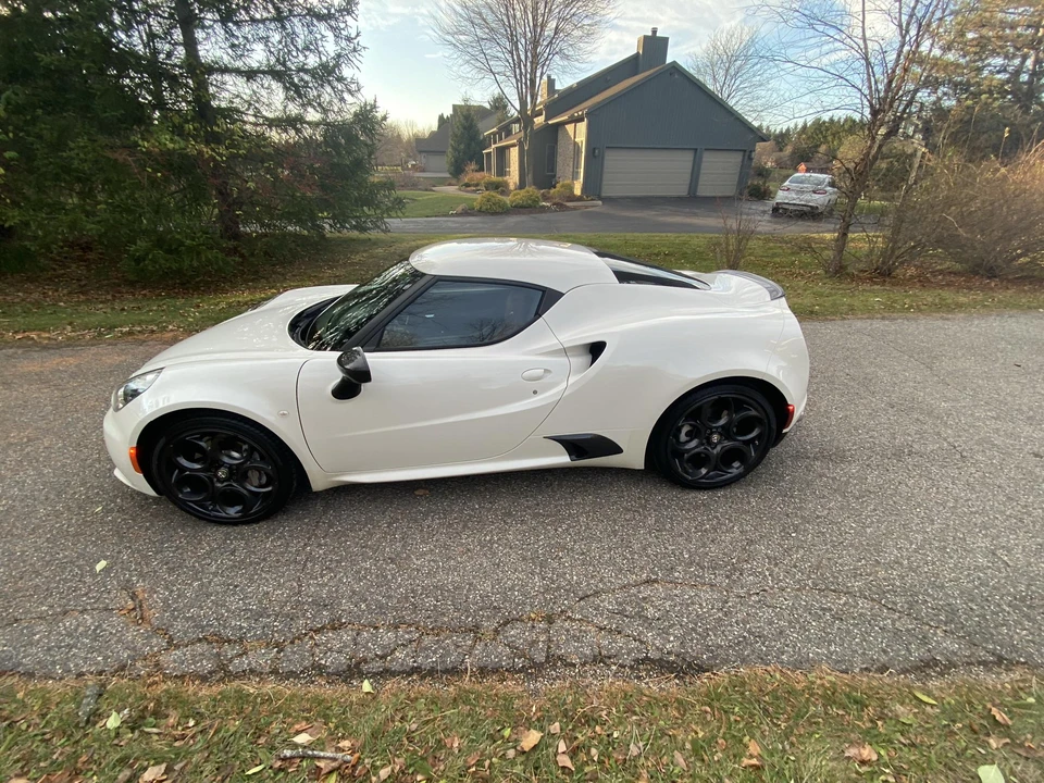 2016 Alfa Romeo 4C Coupe - Image 10 of 31