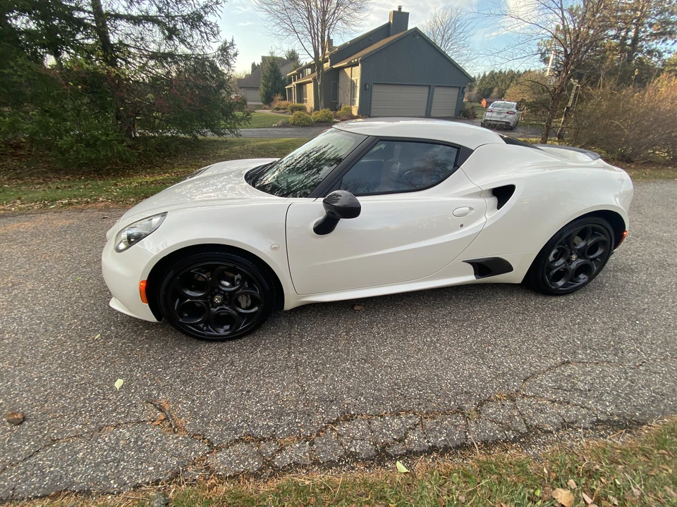 2016 Alfa Romeo 4C Coupe - Image 9 of 31