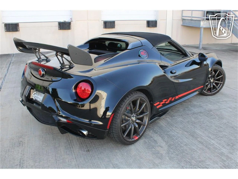 2016 Alfa Romeo 4C Coupe - Image 22 of 31