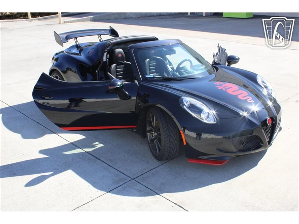 2016 Alfa Romeo 4C Coupe - Image 10 of 31