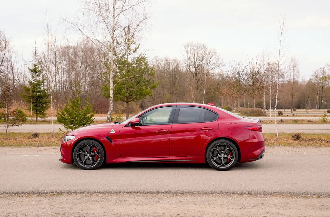 2016 Alfa Romeo Giulia Quadrifoglio - Image 6 of 31