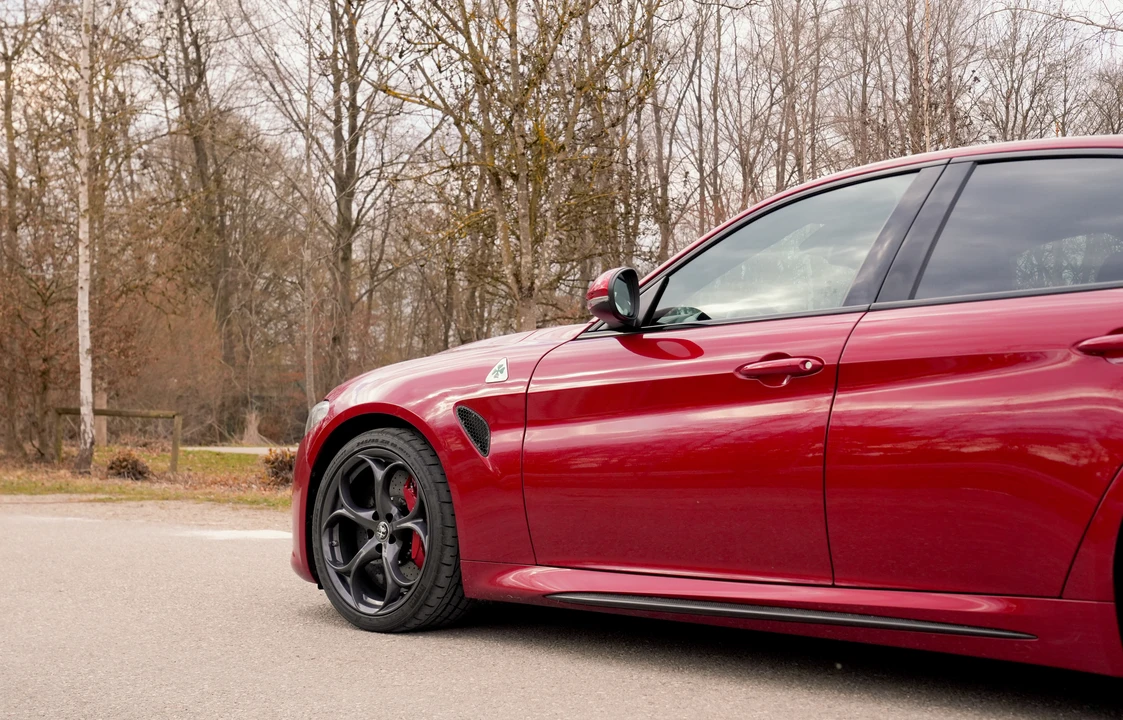 2016 Alfa Romeo Giulia Quadrifoglio - Image 5 of 31