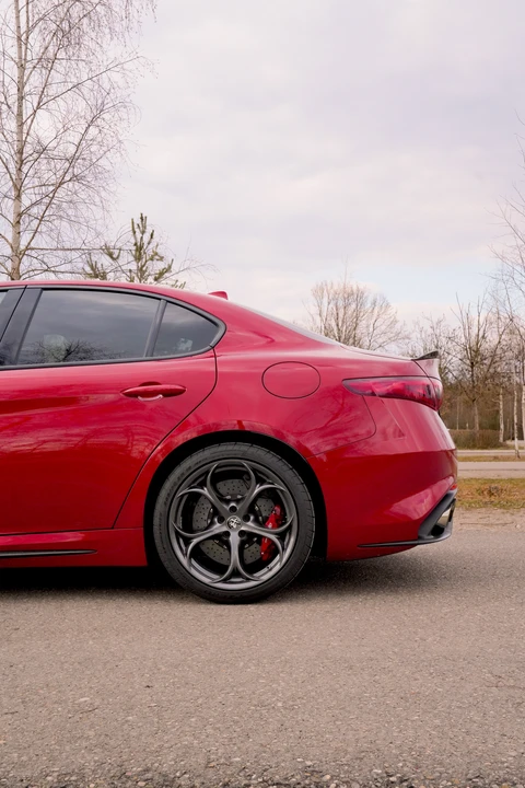 2016 Alfa Romeo Giulia Quadrifoglio - Image 7 of 31