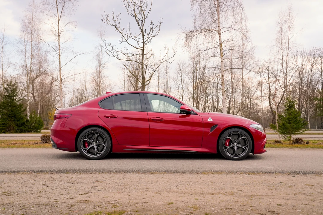 2016 Alfa Romeo Giulia Quadrifoglio - Image 3 of 31