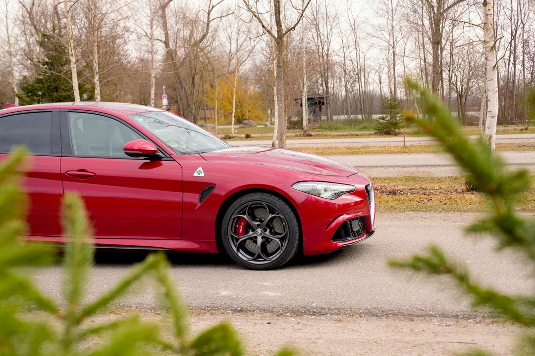 2016 Alfa Romeo Giulia Quadrifoglio - Image 8 of 31