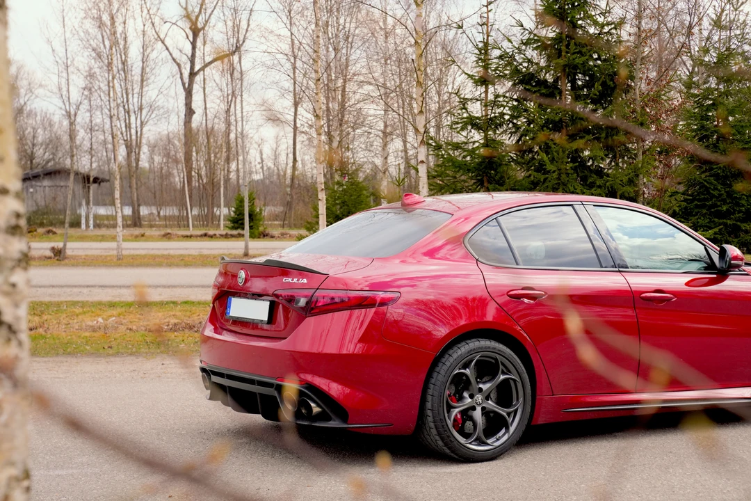 2016 Alfa Romeo Giulia Quadrifoglio - Image 9 of 31