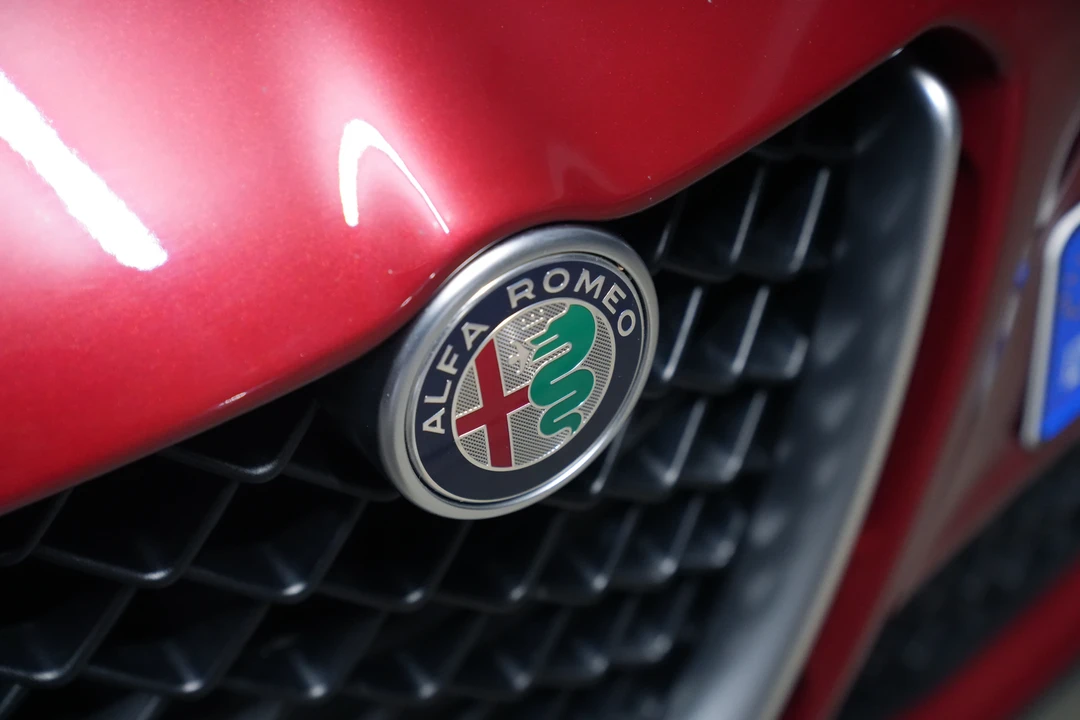 2016 Alfa Romeo Giulia Quadrifoglio - Image 19 of 31