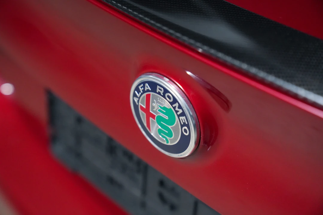 2016 Alfa Romeo Giulia Quadrifoglio - Image 24 of 31