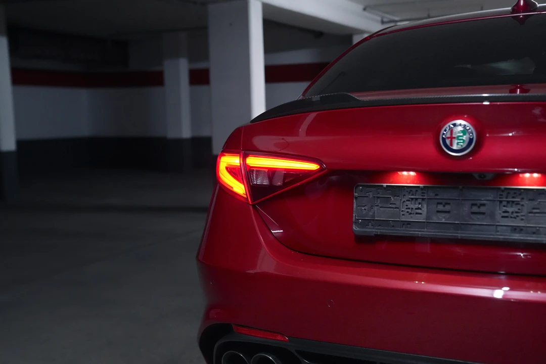 2016 Alfa Romeo Giulia Quadrifoglio - Image 28 of 31