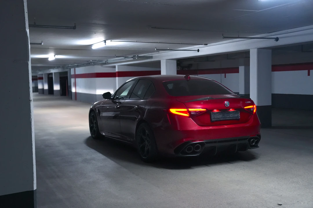 2016 Alfa Romeo Giulia Quadrifoglio - Image 13 of 31