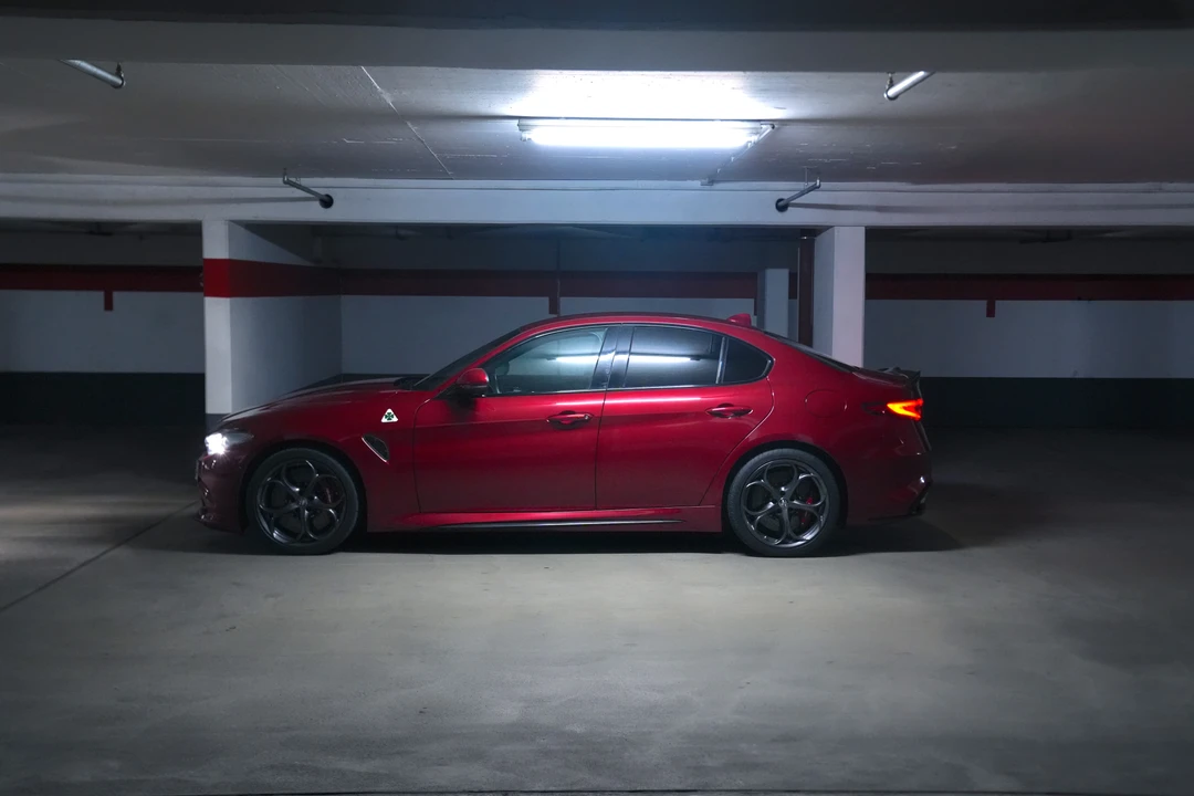 2016 Alfa Romeo Giulia Quadrifoglio - Image 12 of 31