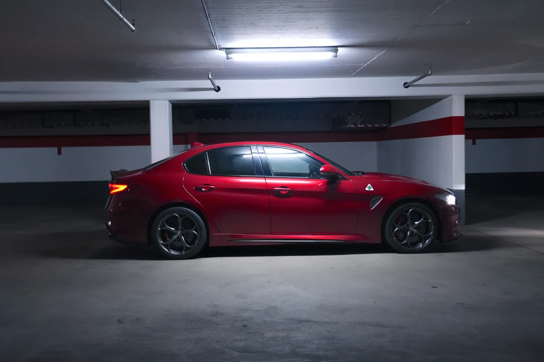 2016 Alfa Romeo Giulia Quadrifoglio - Image 16 of 31