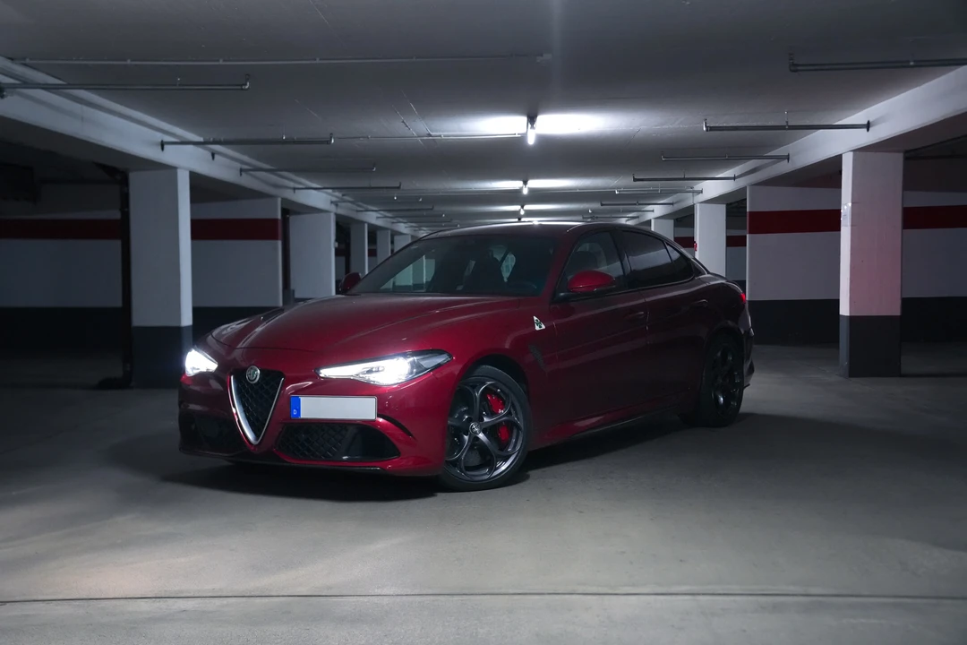 2016 Alfa Romeo Giulia Quadrifoglio - Image 11 of 31