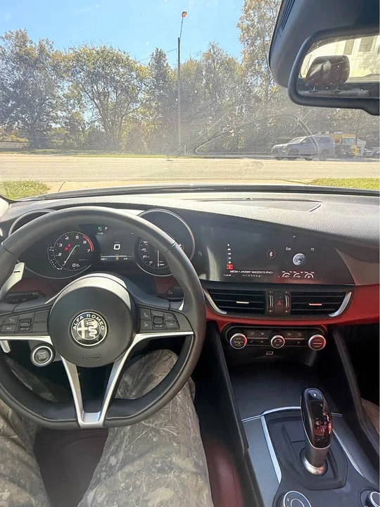 2016 Alfa Romeo Giulia - Image 13 of 18