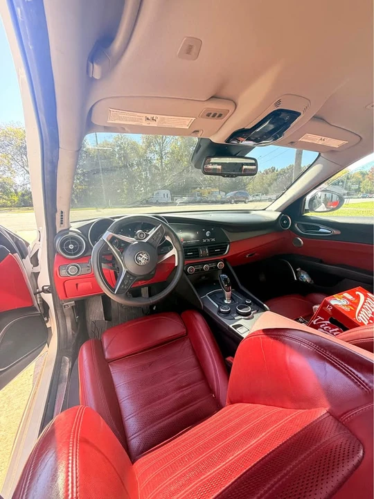 2016 Alfa Romeo Giulia - Image 16 of 18