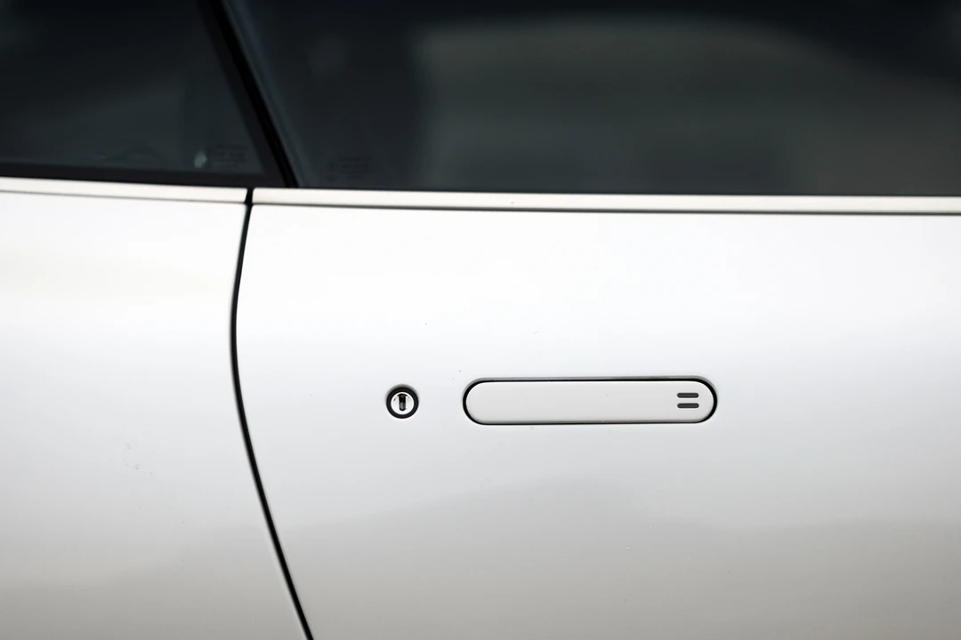 2016 Aston Martin DB9 - Image 19 of 31