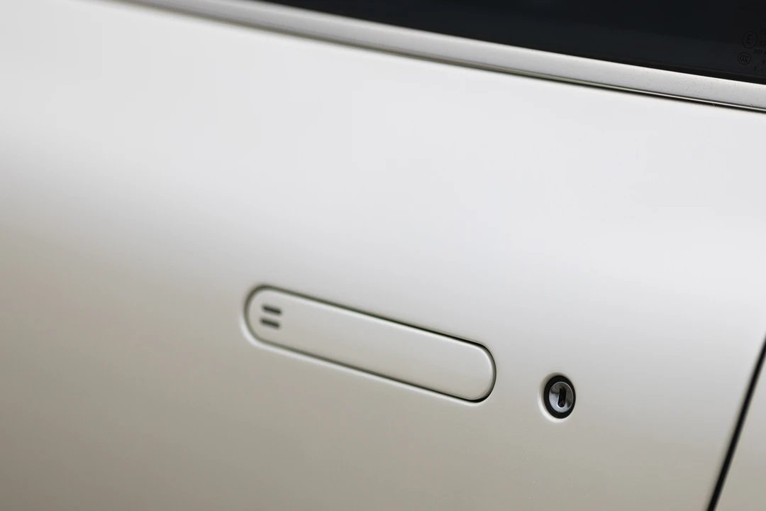 2016 Aston Martin DB9 - Image 31 of 31