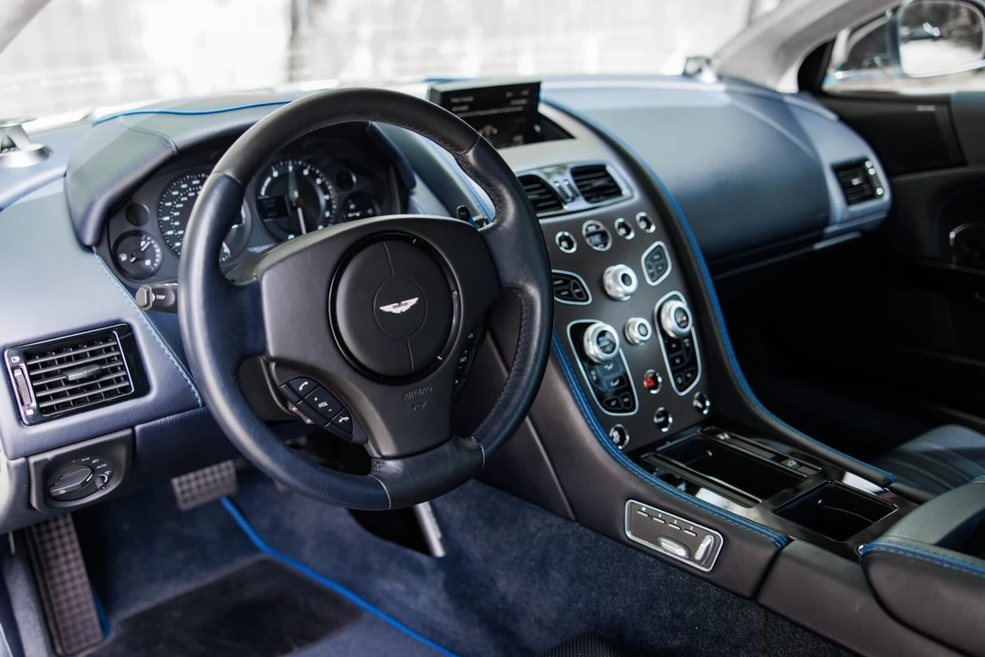 2016 Aston Martin DB9 - Image 28 of 31