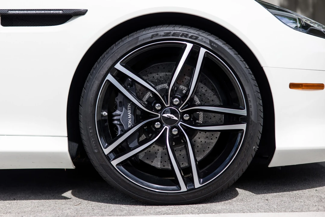 2016 Aston Martin DB9 - Image 15 of 31