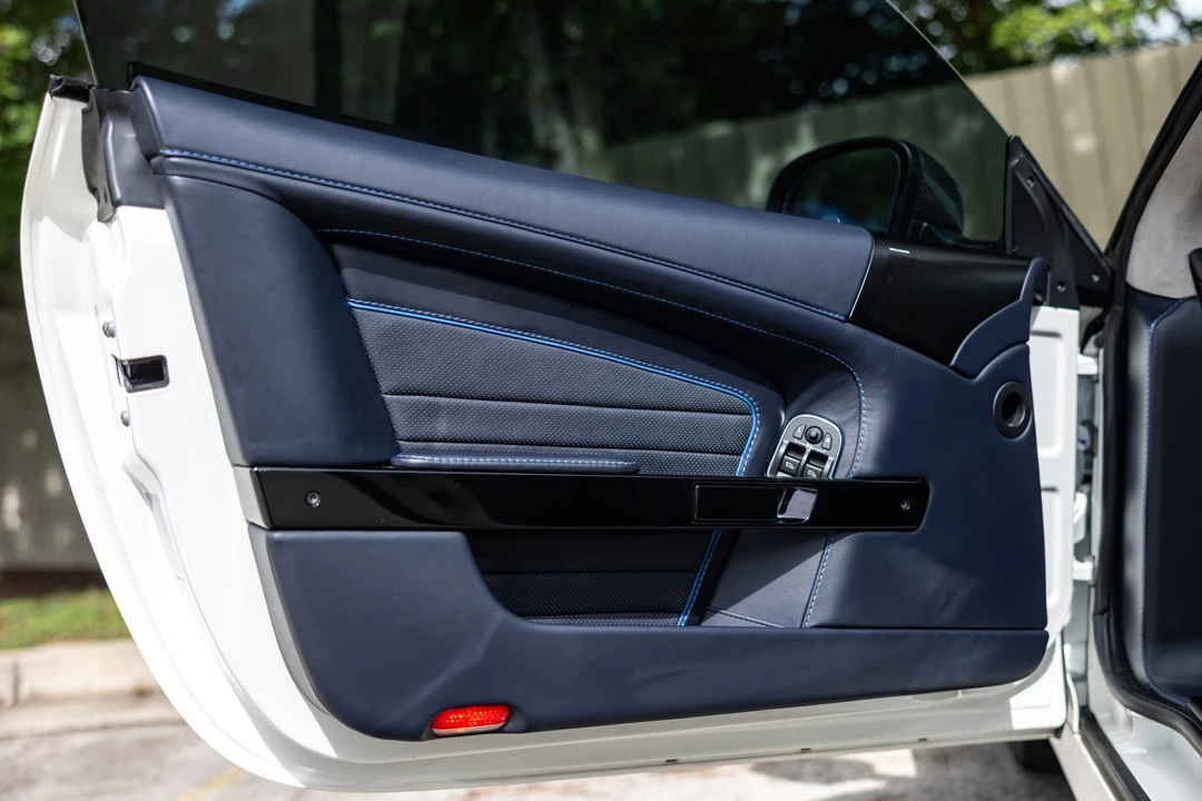 2016 Aston Martin DB9 - Image 25 of 31