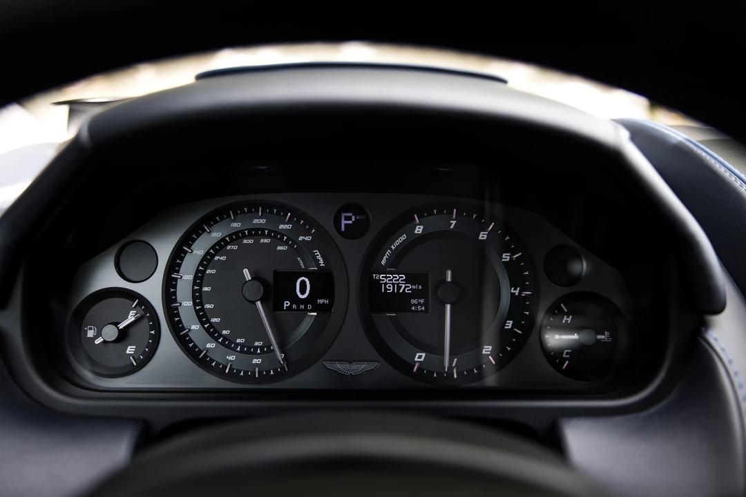 2016 Aston Martin DB9 - Image 31 of 31