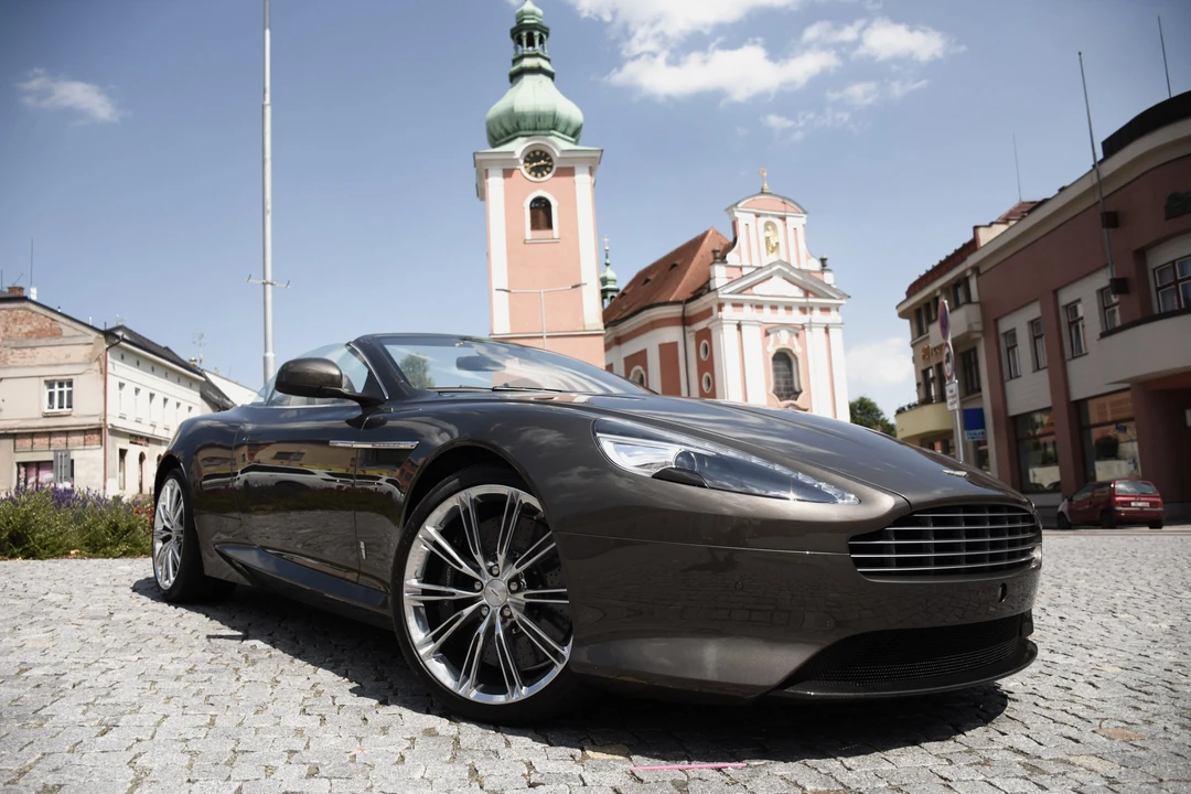 2017 Aston Martin DB9 - Image 27 of 31