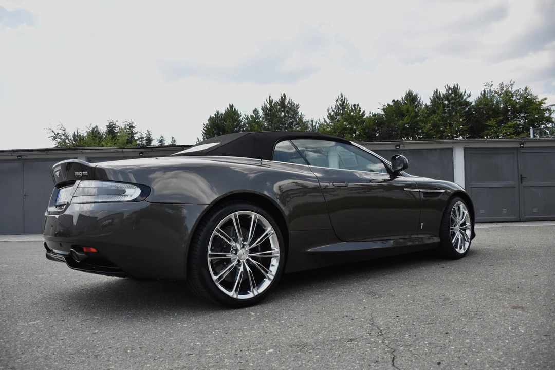2017 Aston Martin DB9 - Image 8 of 31