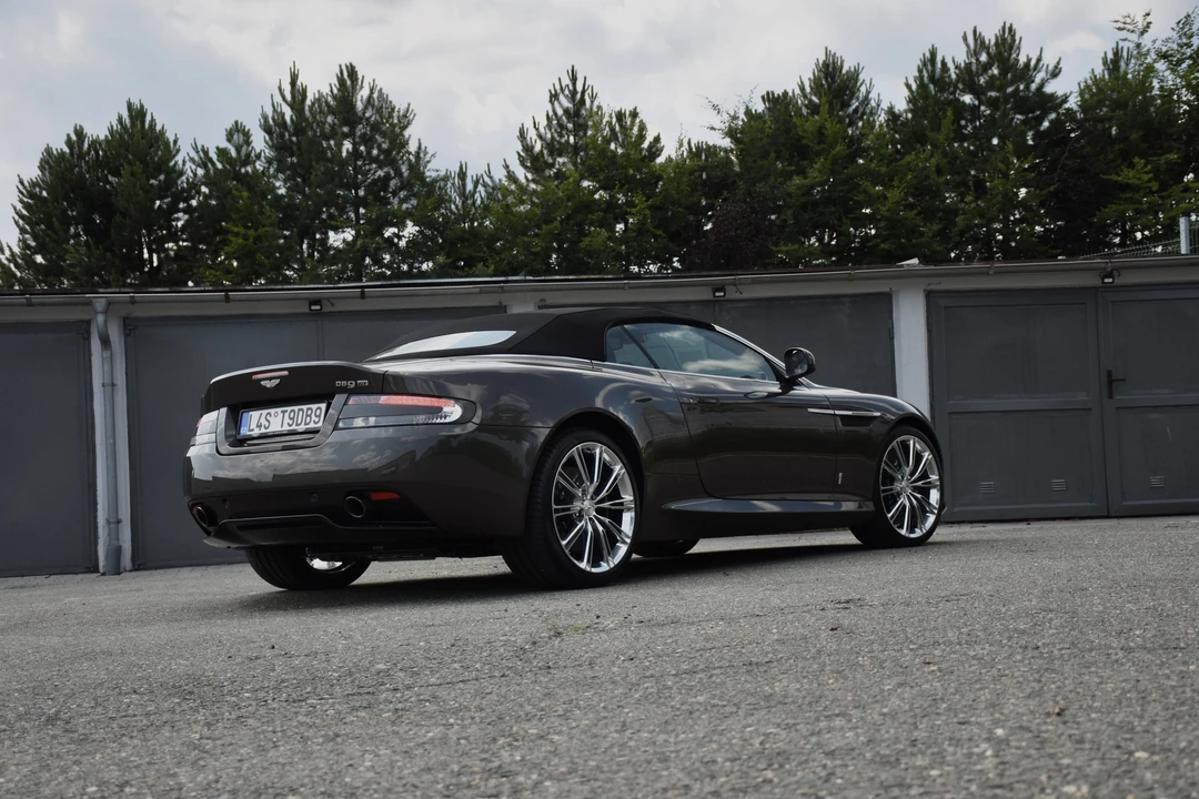 2017 Aston Martin DB9 - Image 17 of 31