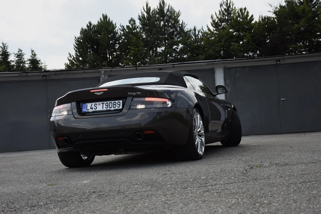 2017 Aston Martin DB9 - Image 16 of 31