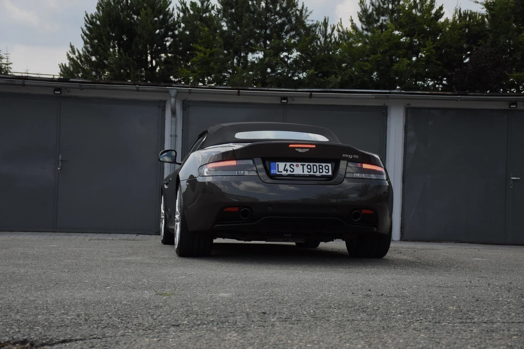 2017 Aston Martin DB9 - Image 6 of 31