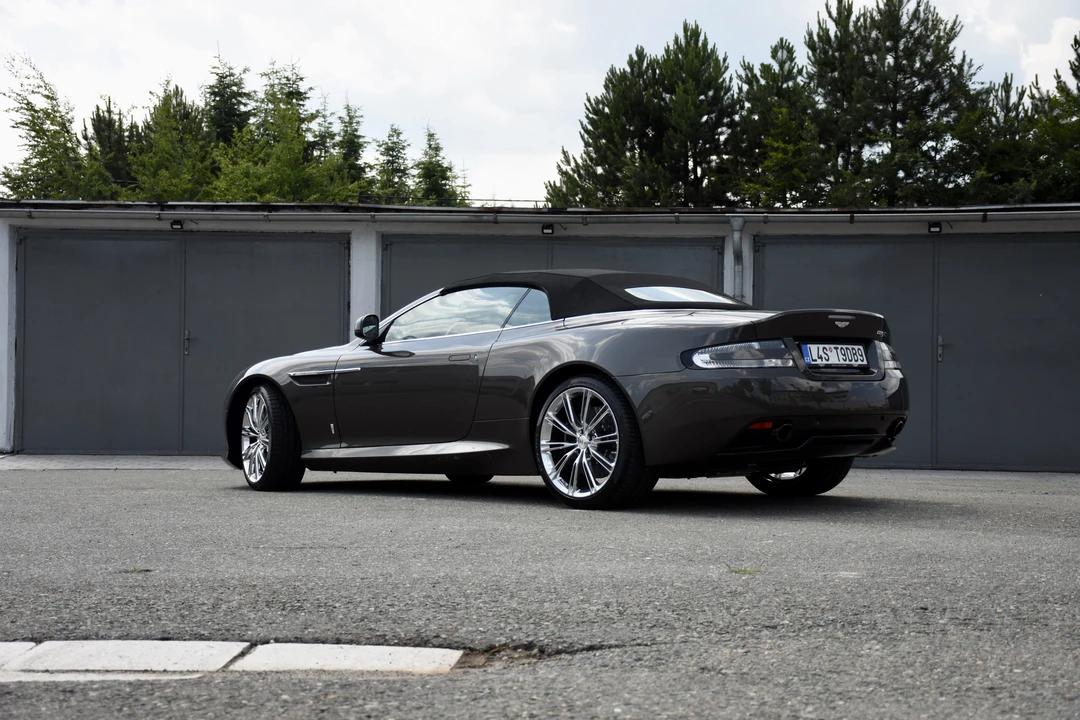 2017 Aston Martin DB9 - Image 14 of 31