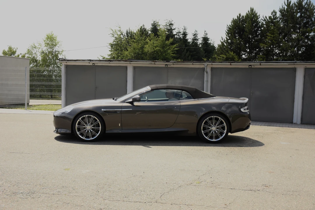 2017 Aston Martin DB9 - Image 13 of 31