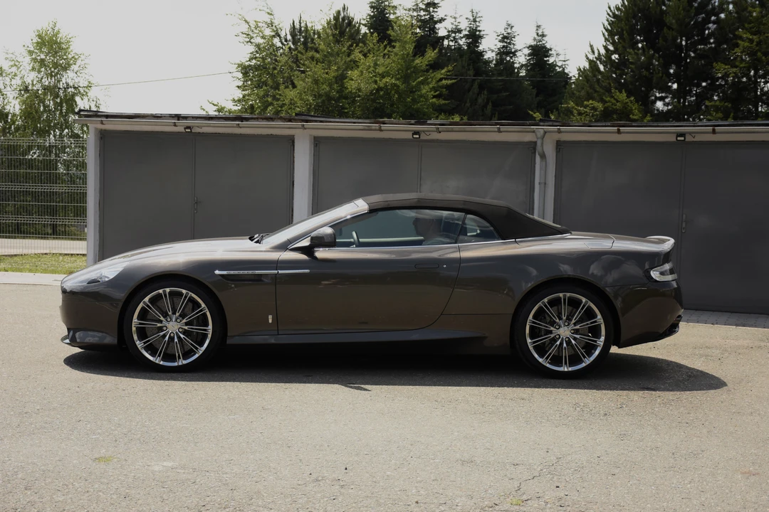 2017 Aston Martin DB9 - Image 4 of 31
