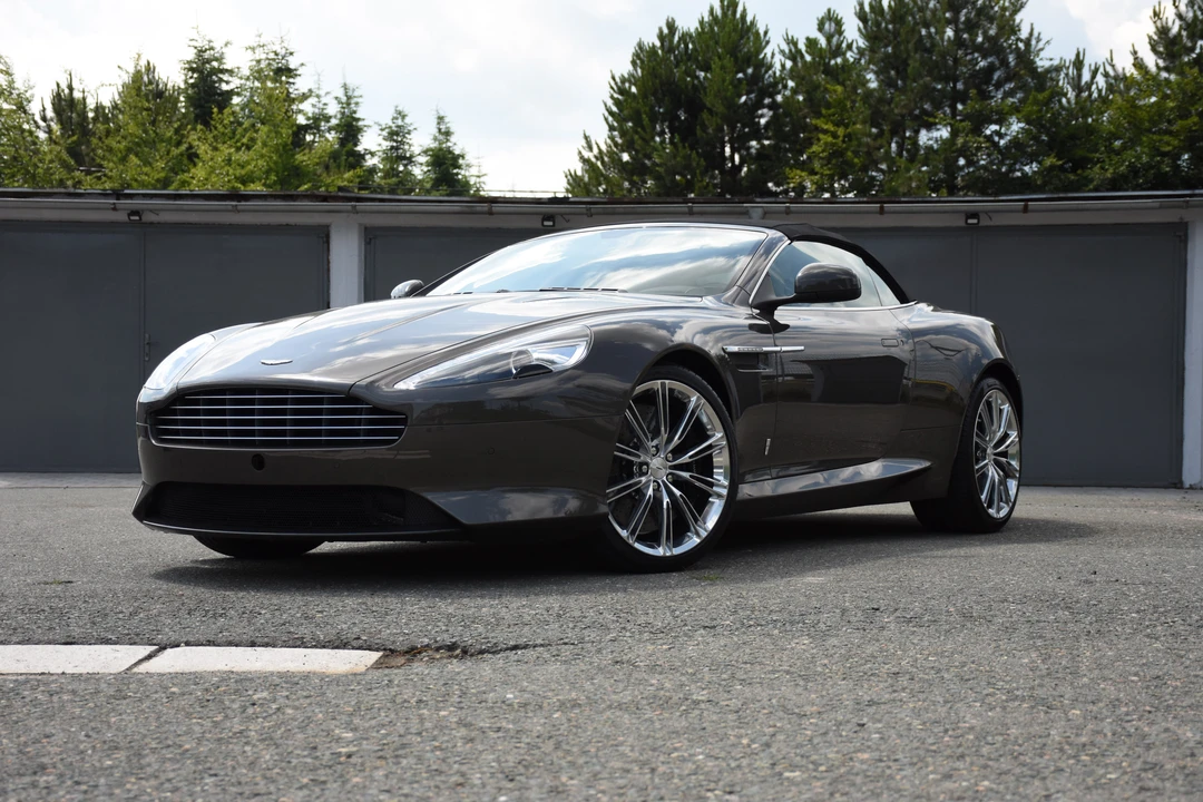 2017 Aston Martin DB9 - Image 3 of 31