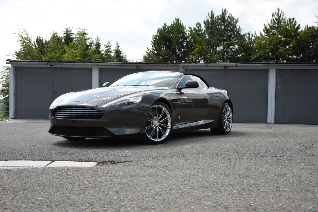 2017 Aston Martin DB9 - Image 12 of 31