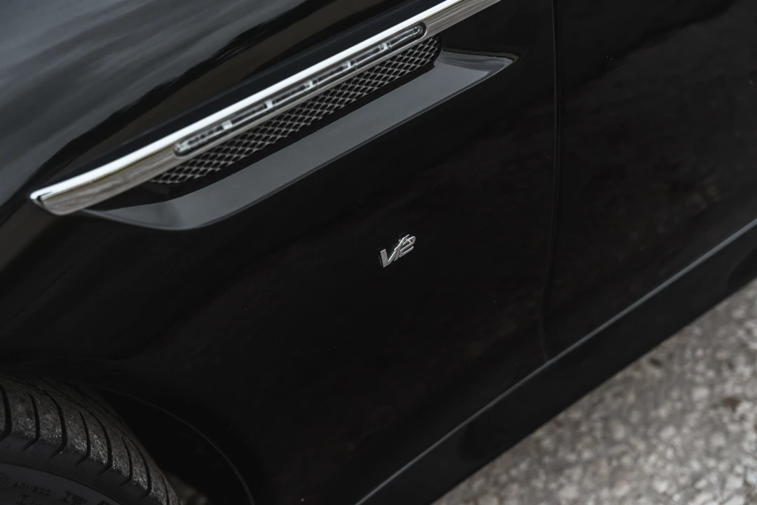 2016 Aston Martin DB9 - Image 27 of 31